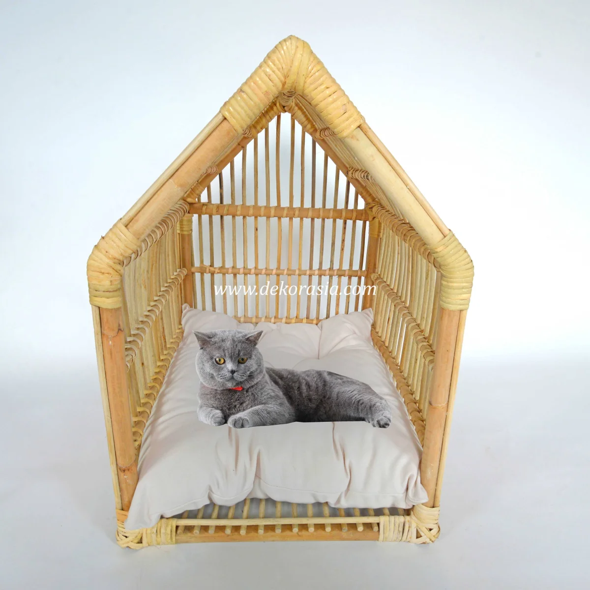 Eco-friendly Solid Rattan Dog & Cat Pet Bed Breathable Luxury Sofa Bed with Customized Designs Dekor Asia Hand Wash